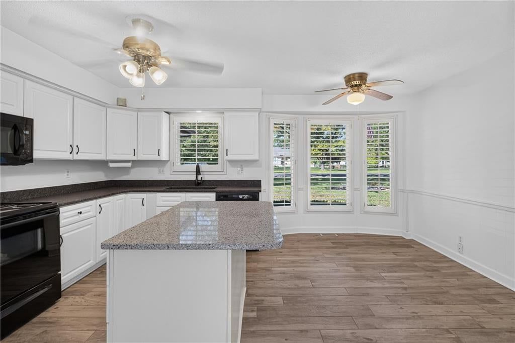 Photo 16 of 69 - 19475 Hardy Street, Overland Park, KS 66085