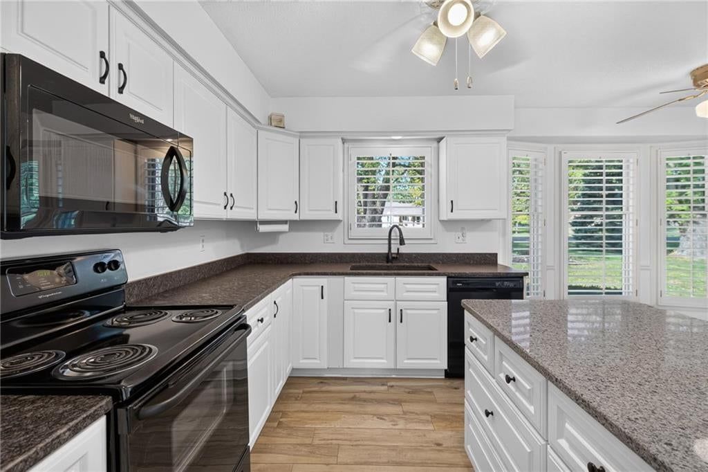 Photo 20 of 69 - 19475 Hardy Street, Overland Park, KS 66085
