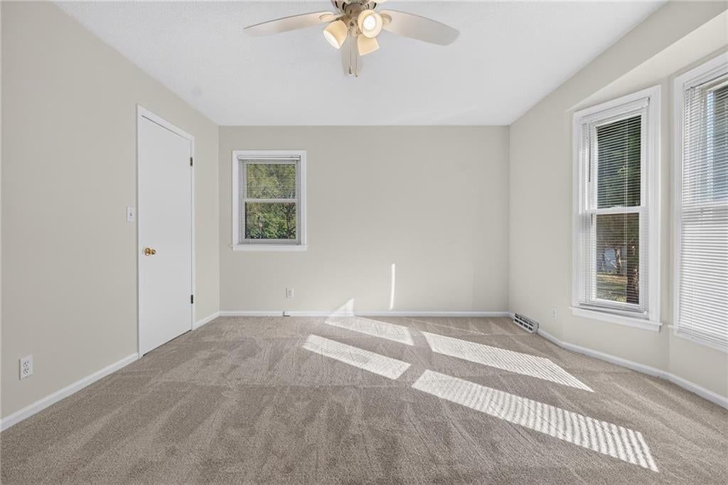 Photo 22 of 69 - 19475 Hardy Street, Overland Park, KS 66085