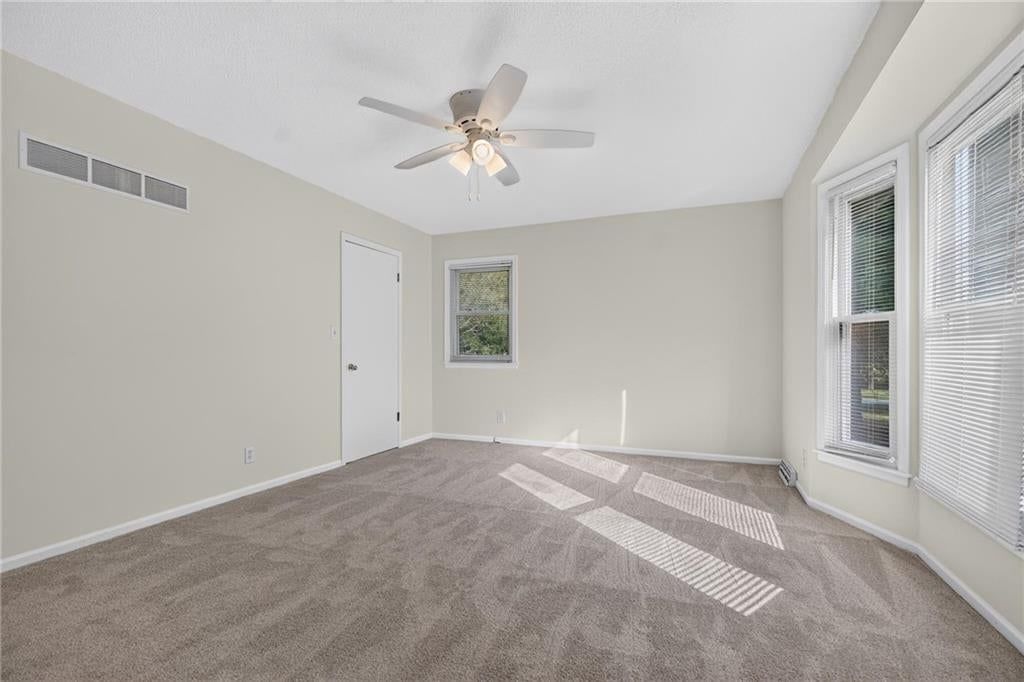 Photo 23 of 69 - 19475 Hardy Street, Overland Park, KS 66085