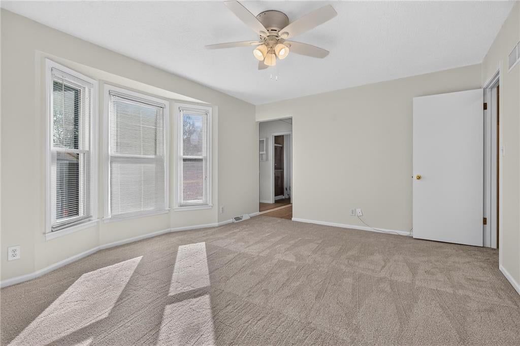 Photo 24 of 69 - 19475 Hardy Street, Overland Park, KS 66085