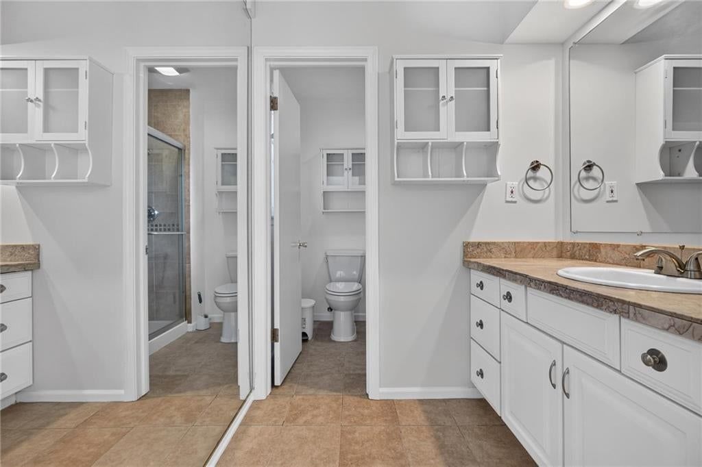 Tiled shower at 19475 Hardy Street, Overland Park, KS 66085