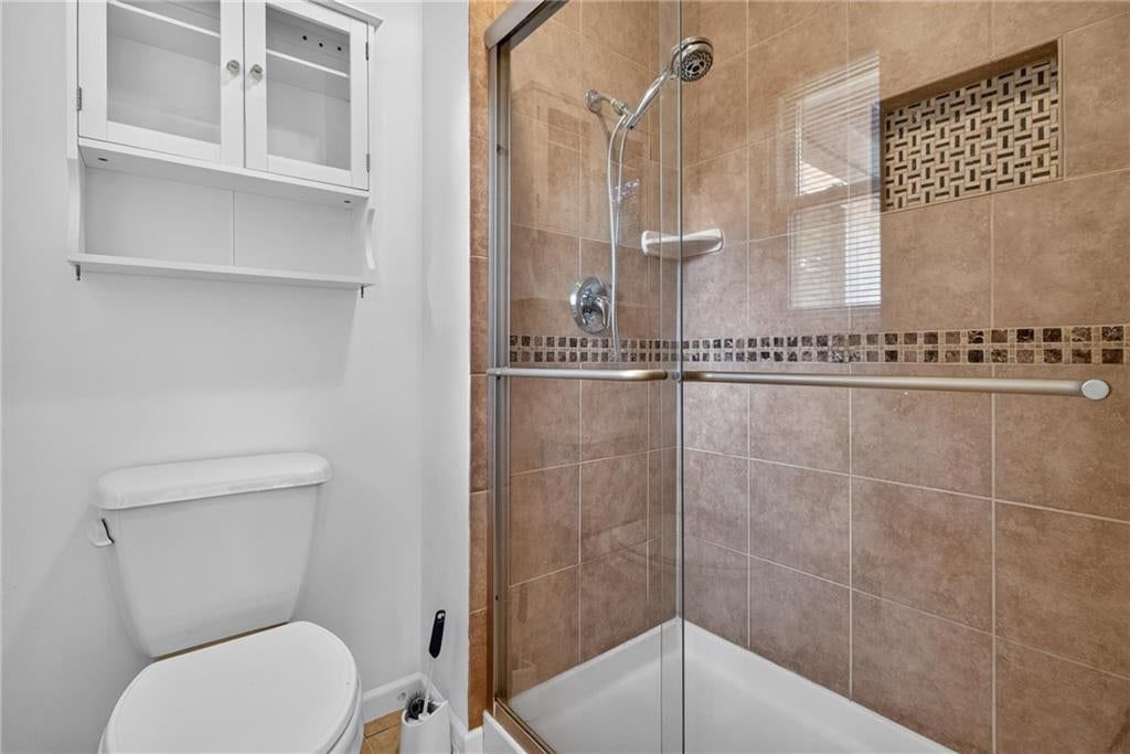 Photo 27 of 69 - 19475 Hardy Street, Overland Park, KS 66085