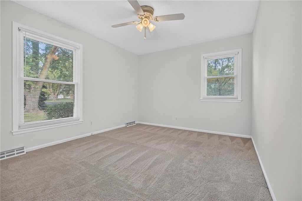 Photo 29 of 69 - 19475 Hardy Street, Overland Park, KS 66085