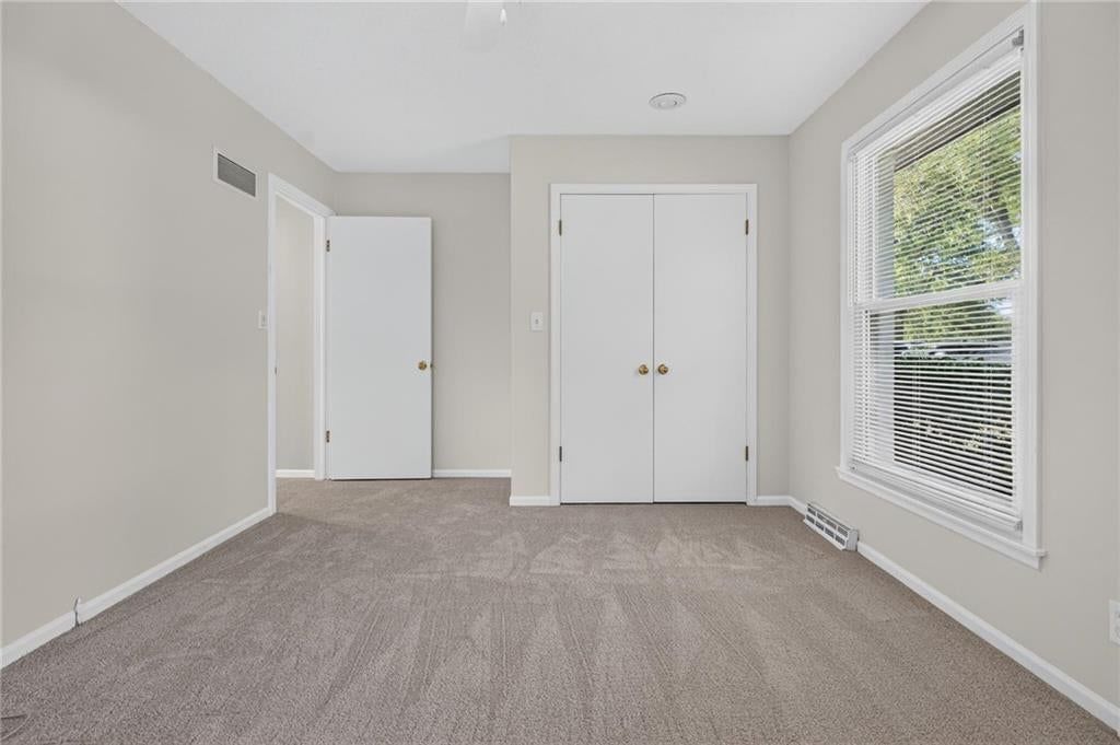 Photo 30 of 69 - 19475 Hardy Street, Overland Park, KS 66085