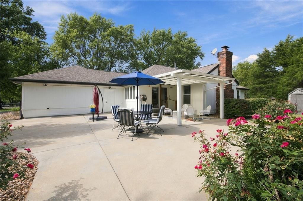 Photo 46 of 69 - 19475 Hardy Street, Overland Park, KS 66085