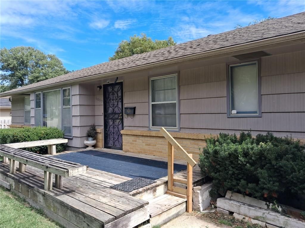 6009 E 102nd Street, Kansas City, MO: listing photo 3