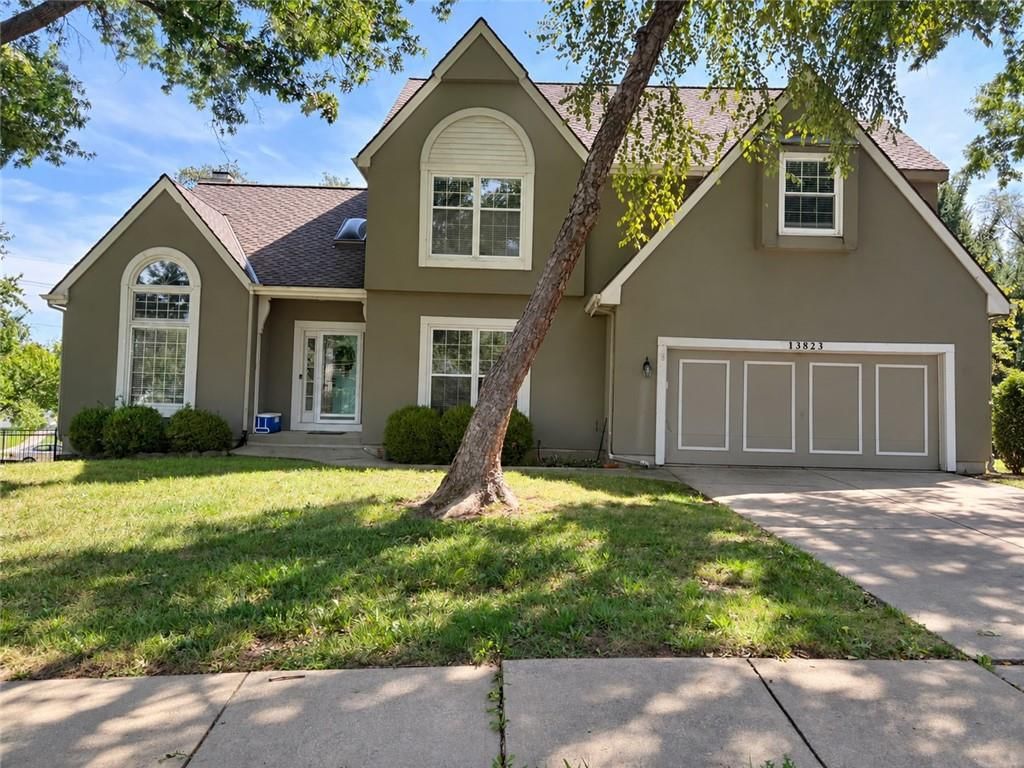 13823 Pembroke Lane, Leawood, KS