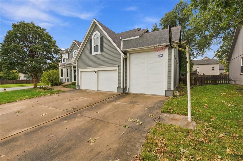 15324 Lowell Avenue, Overland Park, KS: listing photo 2