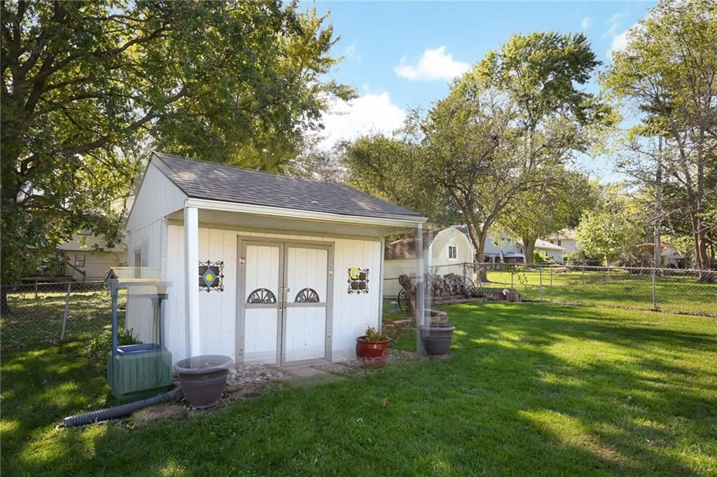 Photo 5 of 24 - 919 NE 114th Street, Kansas City, MO 64155