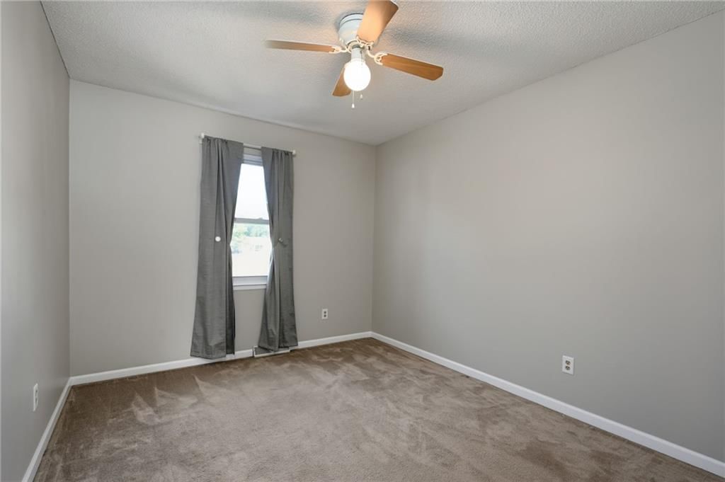 Photo 18 of 24 - 919 NE 114th Street, Kansas City, MO 64155