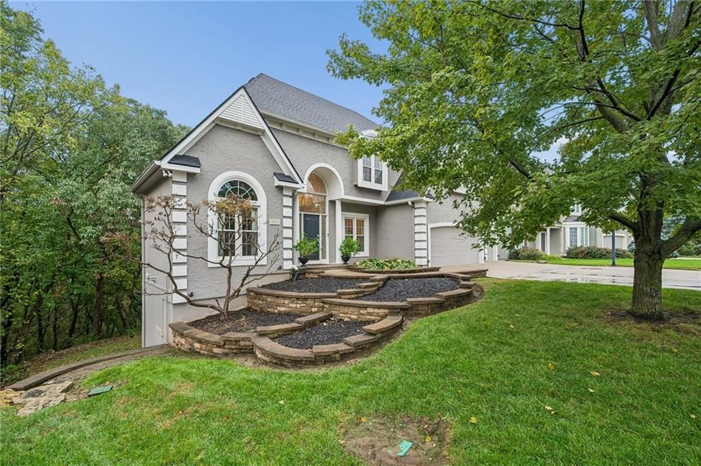 6705 NW Monticello Terrace, Parkville, MO: listing photo 2