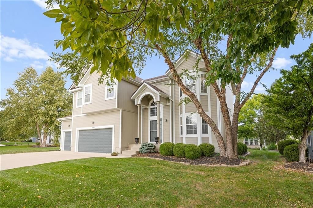 Photo 2 of 46 - 19821 W 96th Terrace, Lenexa, KS 66220