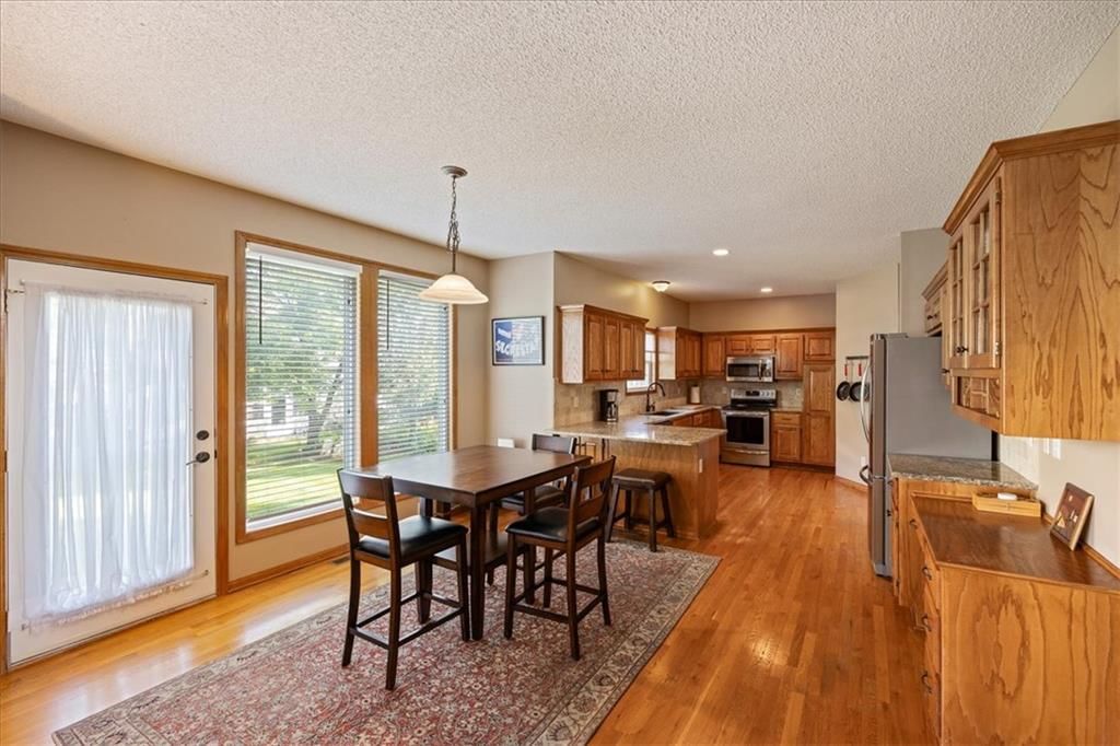 Photo 11 of 46 - 19821 W 96th Terrace, Lenexa, KS 66220