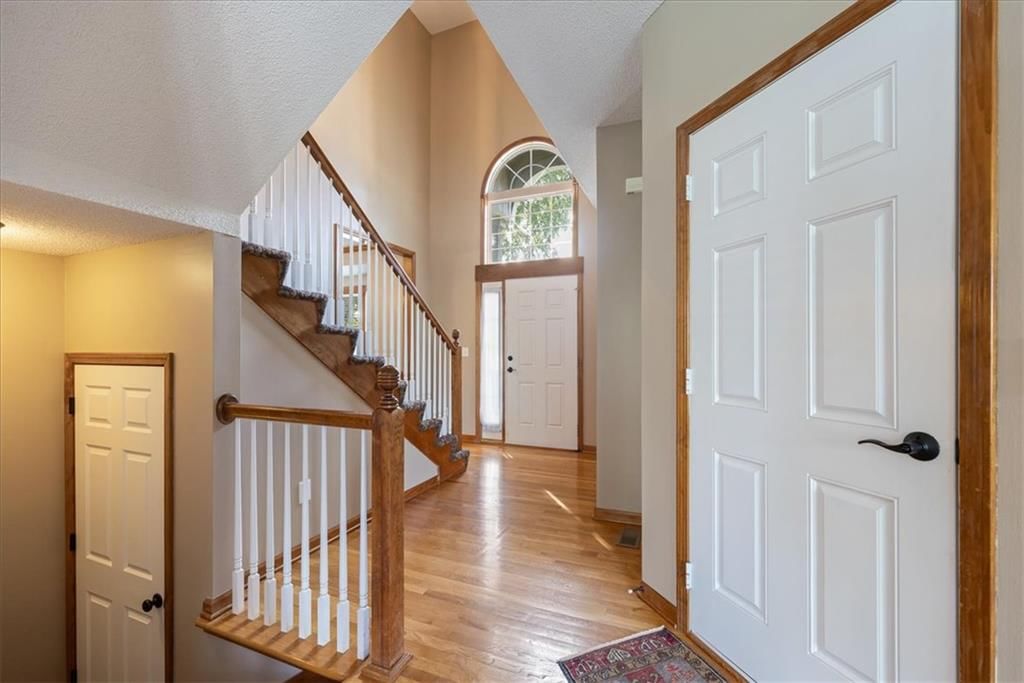 Photo 14 of 46 - 19821 W 96th Terrace, Lenexa, KS 66220