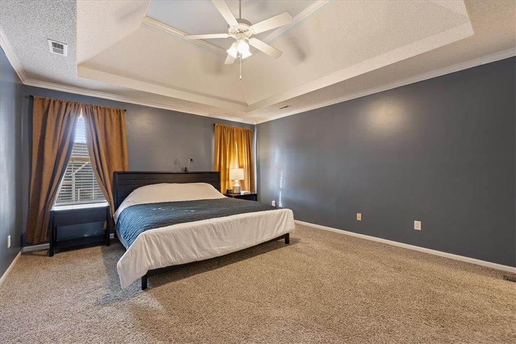 Photo 15 of 46 - 19821 W 96th Terrace, Lenexa, KS 66220