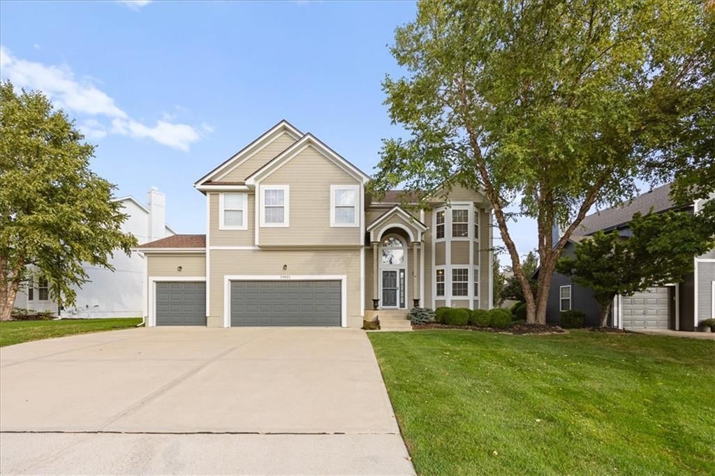 Photo 18 of 46 - 19821 W 96th Terrace, Lenexa, KS 66220