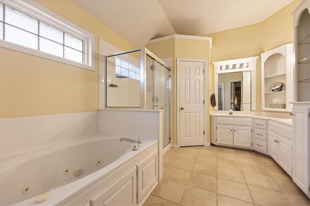 Photo 22 of 46 - 19821 W 96th Terrace, Lenexa, KS 66220
