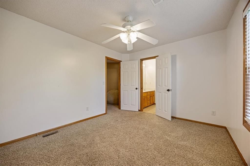 Photo 31 of 46 - 19821 W 96th Terrace, Lenexa, KS 66220