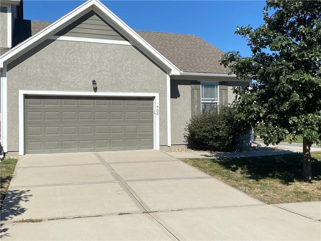 700 W Shawnee Court, Gardner, KS