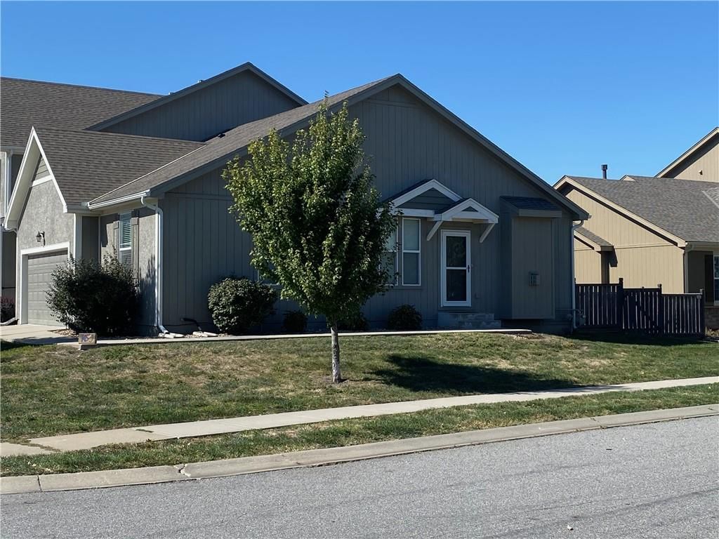 700 W Shawnee Court, Gardner, KS: listing photo 3