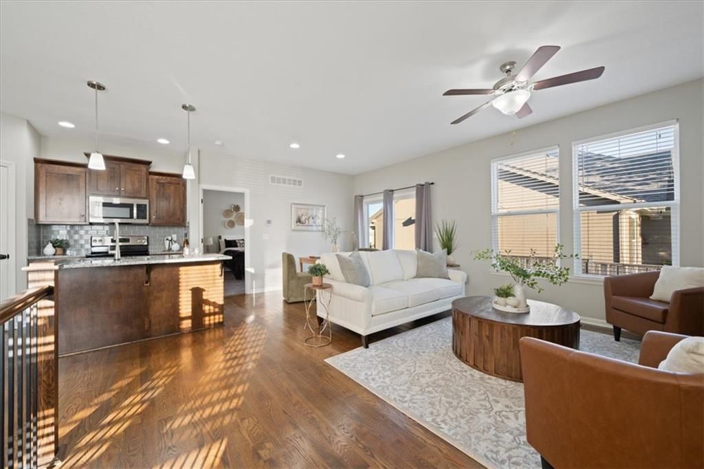 700 W Shawnee Court, Gardner, KS: listing photo 2