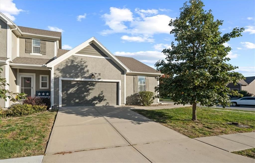 700 W Shawnee Court, Gardner, KS