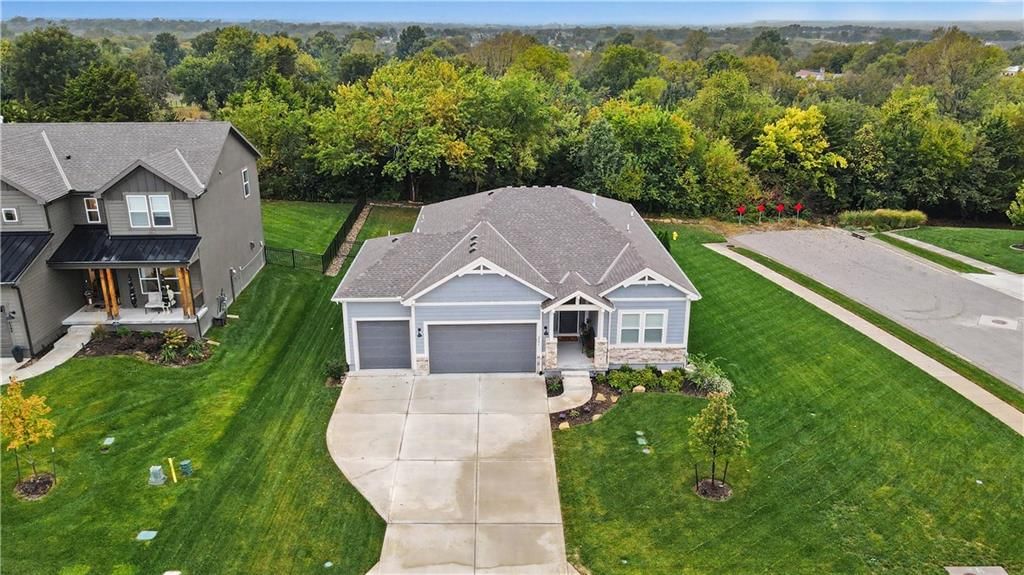 3204 SW Arbor Sound Drive, Lee's Summit, MO