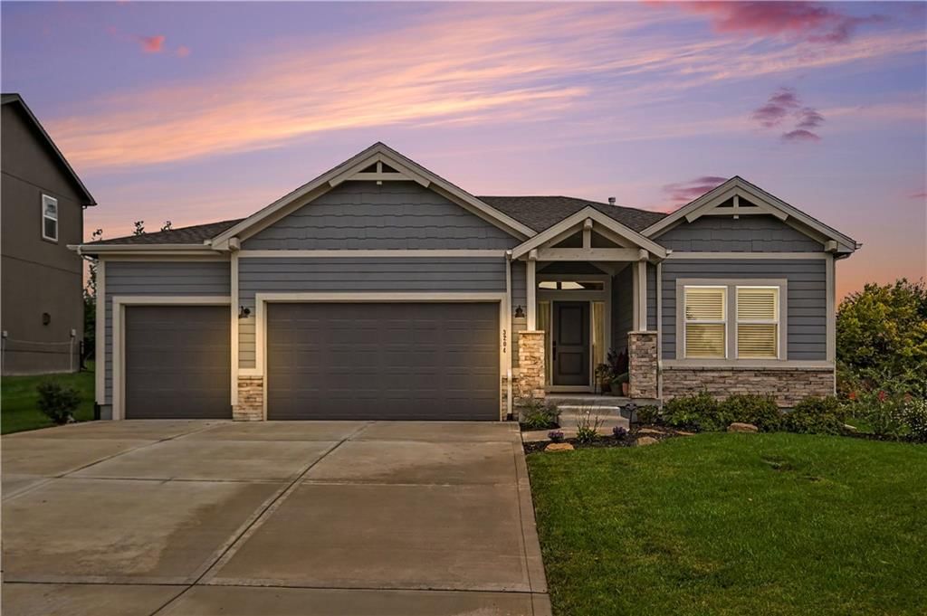 3204 SW Arbor Sound Drive, Lee's Summit, MO: listing photo 2