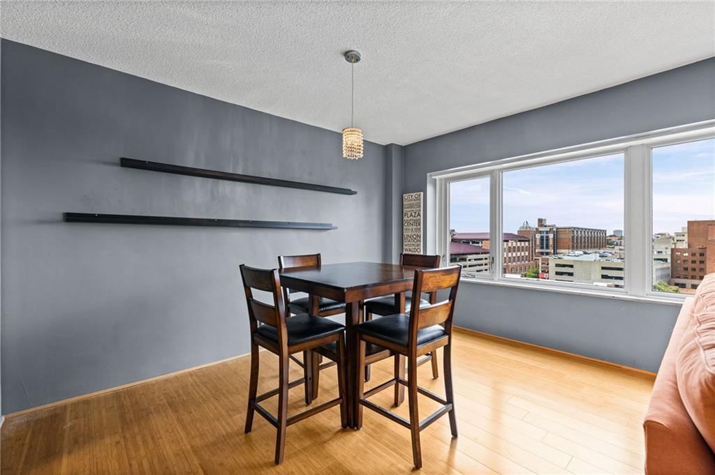 Breakfast nook at 4545 Wornall Road #1109, Kansas City, MO 64111