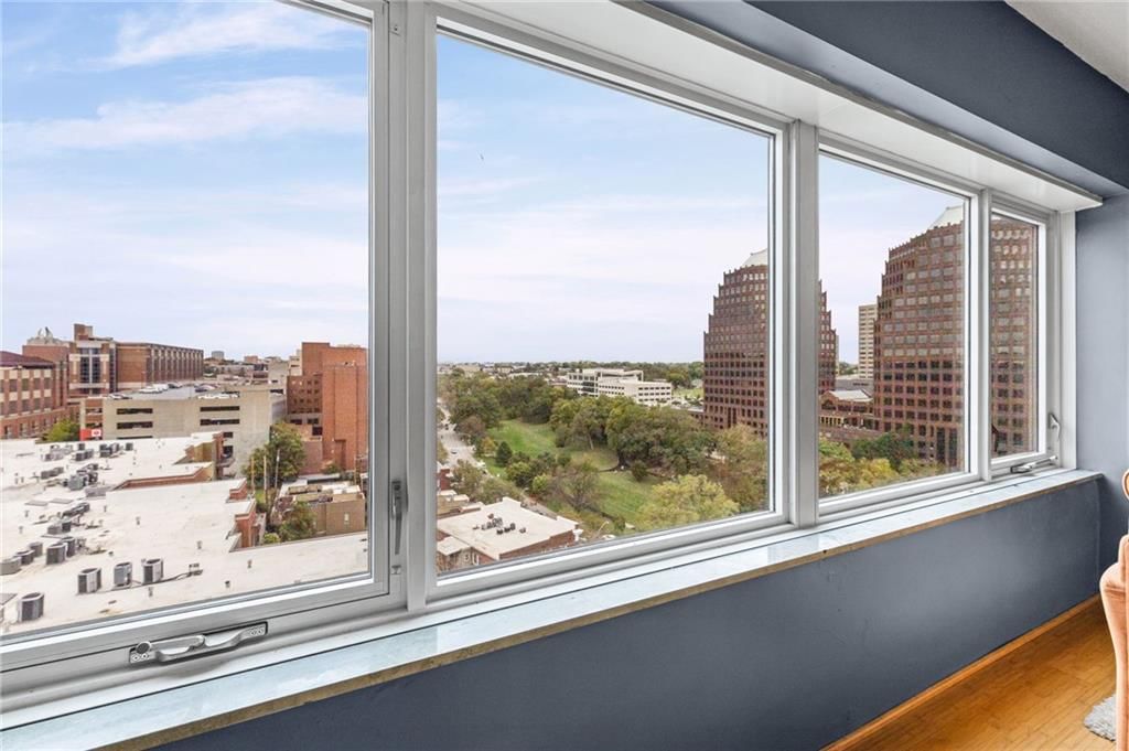 Photo 12 of 38 - 4545 Wornall Road #1109, Kansas City, MO 64111