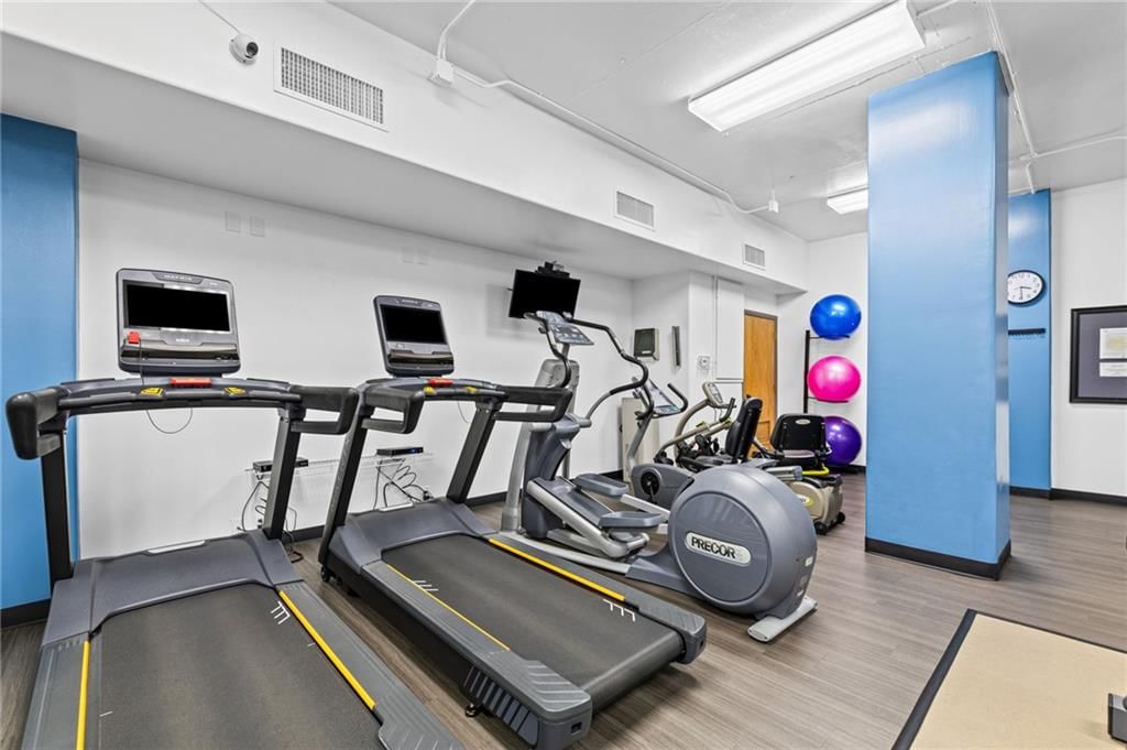 Photo 24 of 38 - 4545 Wornall Road #1109, Kansas City, MO 64111