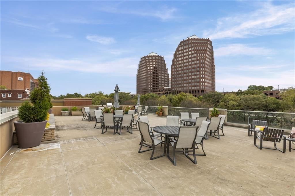 Photo 19 of 38 - 4545 Wornall Road #1109, Kansas City, MO 64111