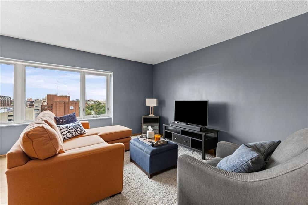 Wall of windows at 4545 Wornall Road #1109, Kansas City, MO 64111