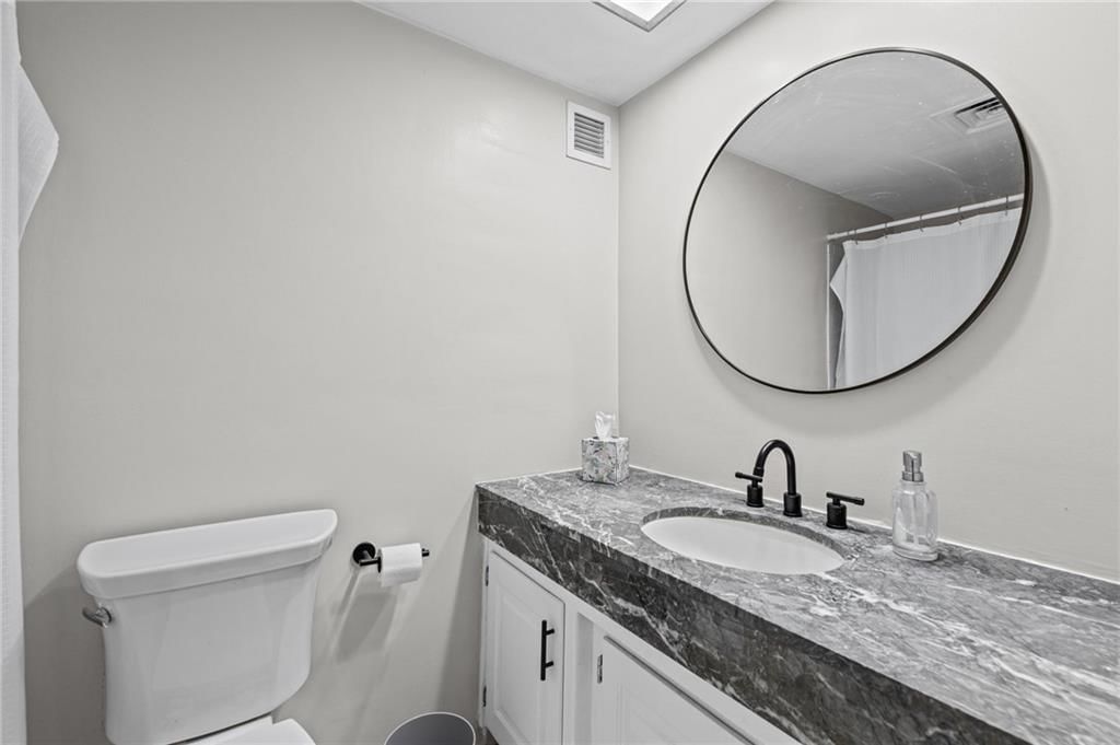 Photo 15 of 38 - 4545 Wornall Road #1109, Kansas City, MO 64111