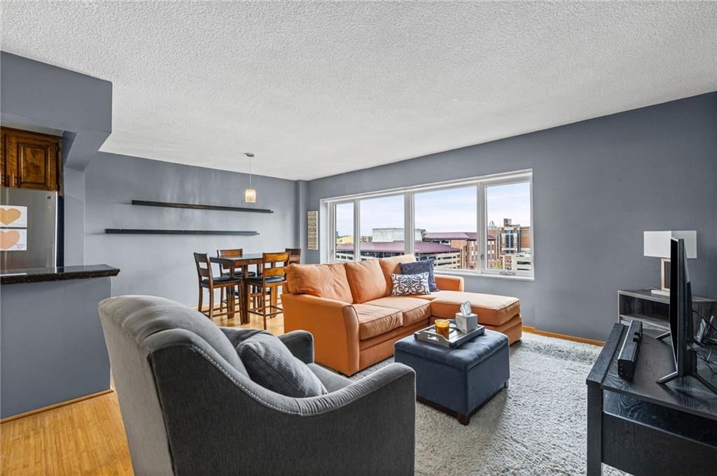 Open floor plan at 4545 Wornall Road #1109, Kansas City, MO 64111