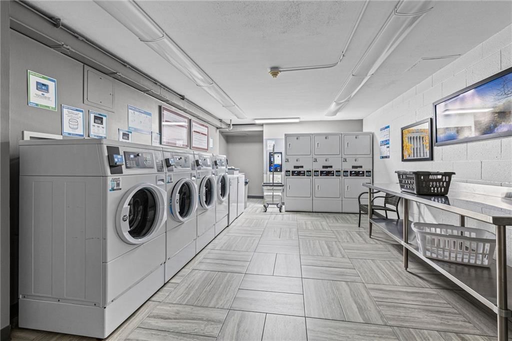 Photo 21 of 38 - 4545 Wornall Road #1109, Kansas City, MO 64111