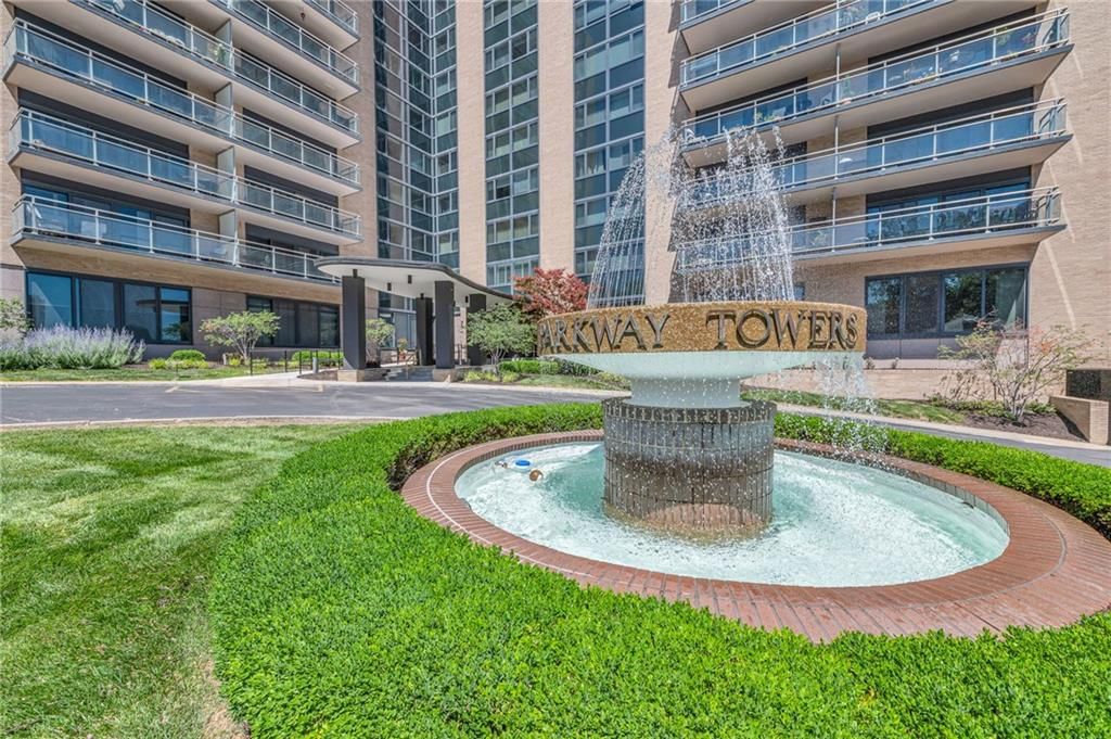 Photo 4 of 38 - 4545 Wornall Road #1109, Kansas City, MO 64111