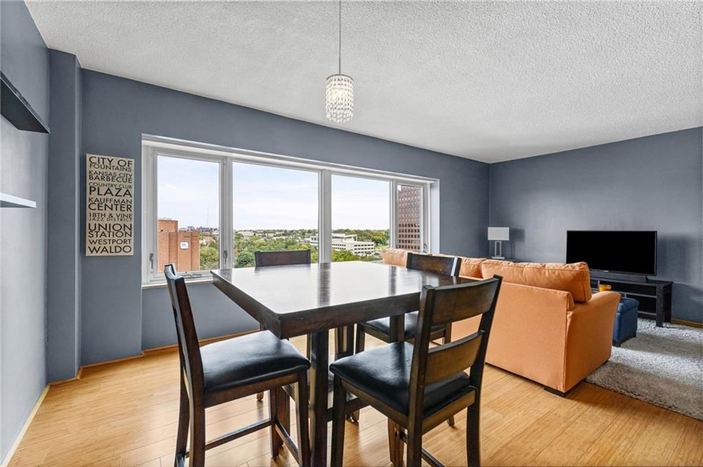 Photo 10 of 38 - 4545 Wornall Road #1109, Kansas City, MO 64111