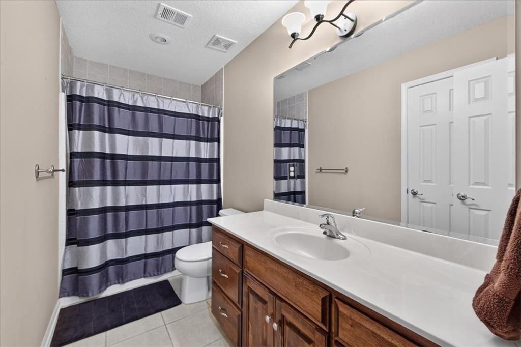 Photo 33 of 62 - 35559 Metcalf Road, Louisburg, KS 66053