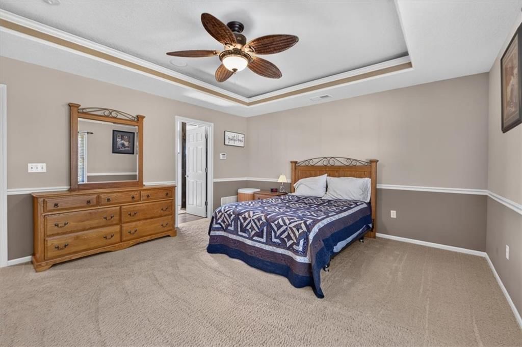 Photo 24 of 62 - 35559 Metcalf Road, Louisburg, KS 66053