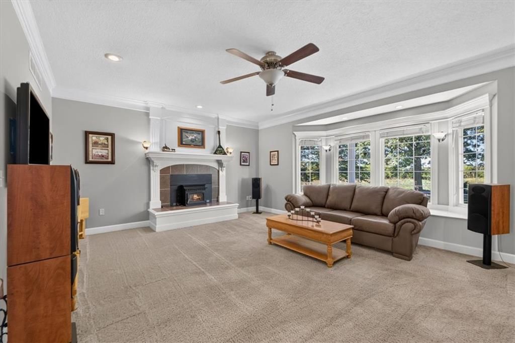 35559 Metcalf Road, Louisburg, KS