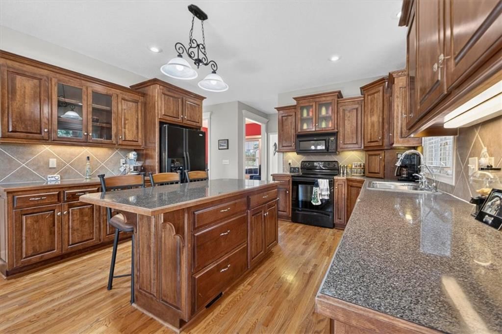Photo 9 of 62 - 35559 Metcalf Road, Louisburg, KS 66053