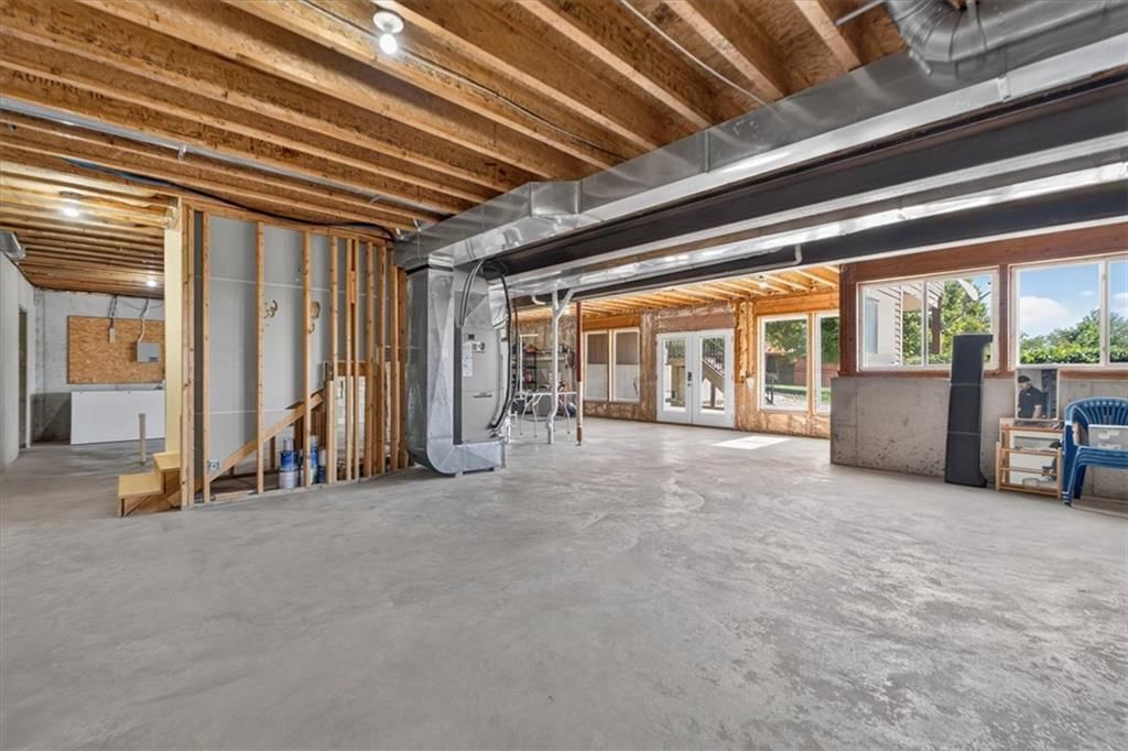 Photo 35 of 62 - 35559 Metcalf Road, Louisburg, KS 66053