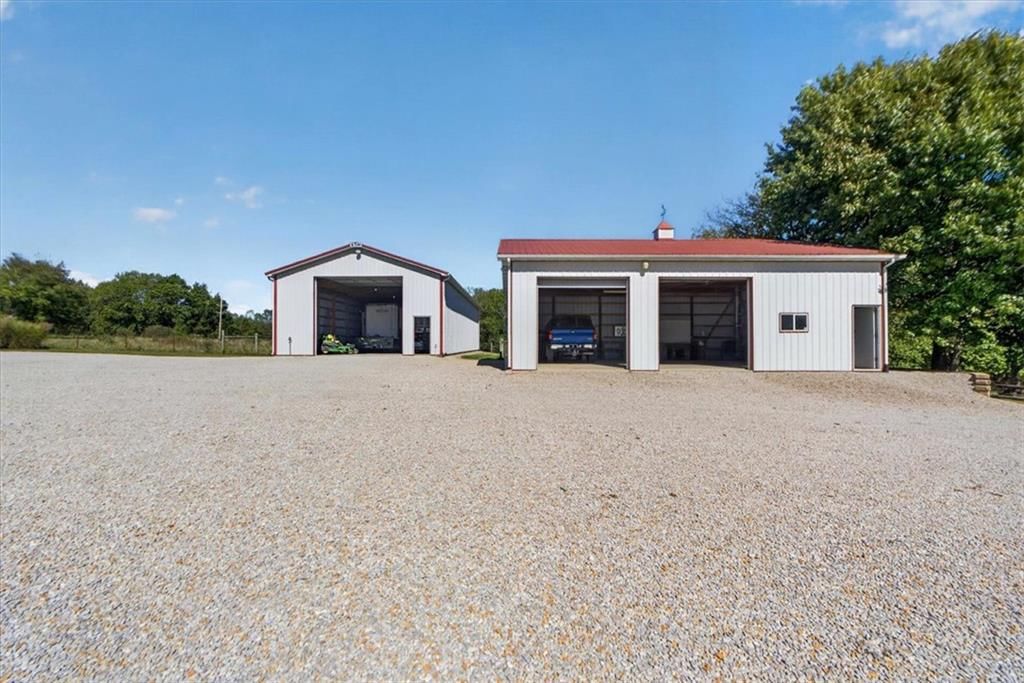 Photo 48 of 62 - 35559 Metcalf Road, Louisburg, KS 66053