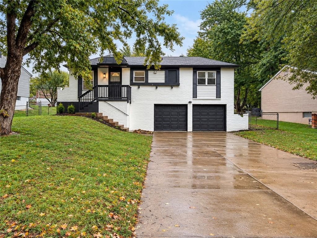 816 NW Oxford Drive, Independence, MO: listing photo 2