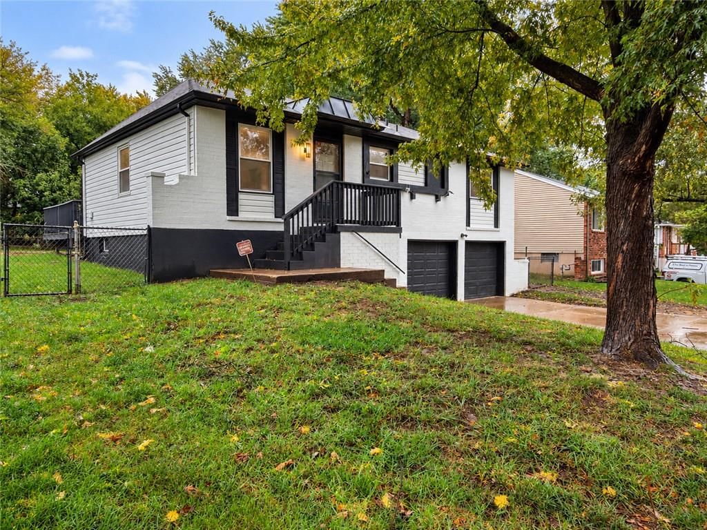 816 NW Oxford Drive, Independence, MO: listing photo 3