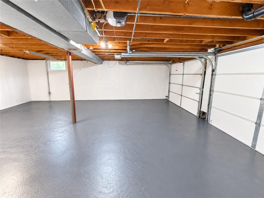 Epoxy garage floor at 816 NW Oxford Drive, Independence, MO 64015