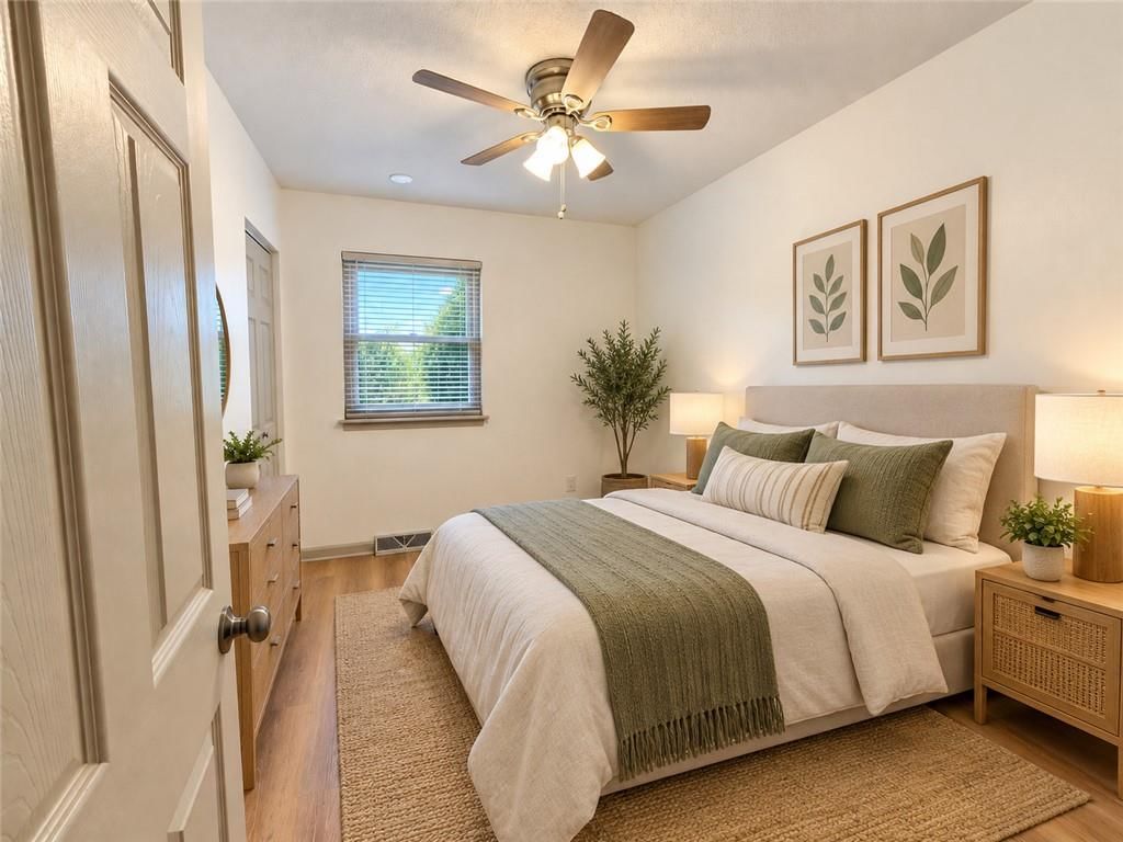 Photo 17 of 30 - 816 NW Oxford Drive, Independence, MO 64015