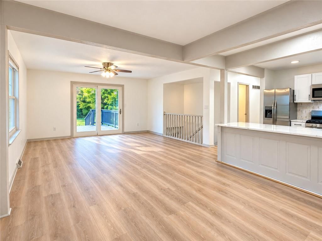 Open floor plan, luxury vinyl floors and staircase at 816 NW Oxford Drive, Independence, MO 64015